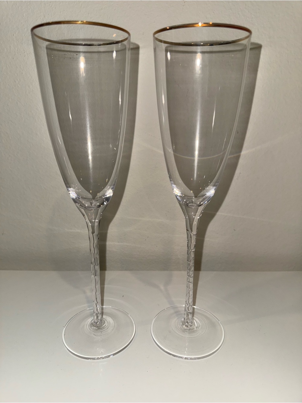 Elegant Clear Champagne Flutes with Rose Gold Rim - Set of 2